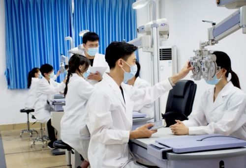 选择医学专业 光环背后的挑战与隐忧